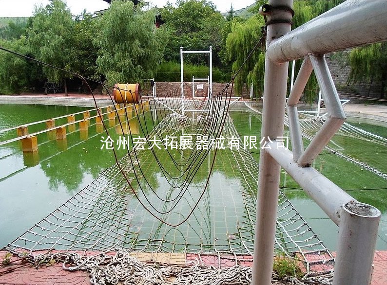 水上绳索桥-水上拓展设施-水上拓展器材